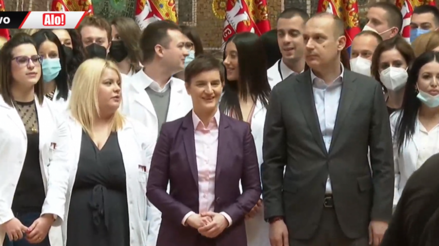 PREDSEDNICA VLADE MLADIM LEKARIMA Hvala vam što ste izabrali ovaj poziv, budite sigurni da će plate nastaviti da rastu (VIDEO)