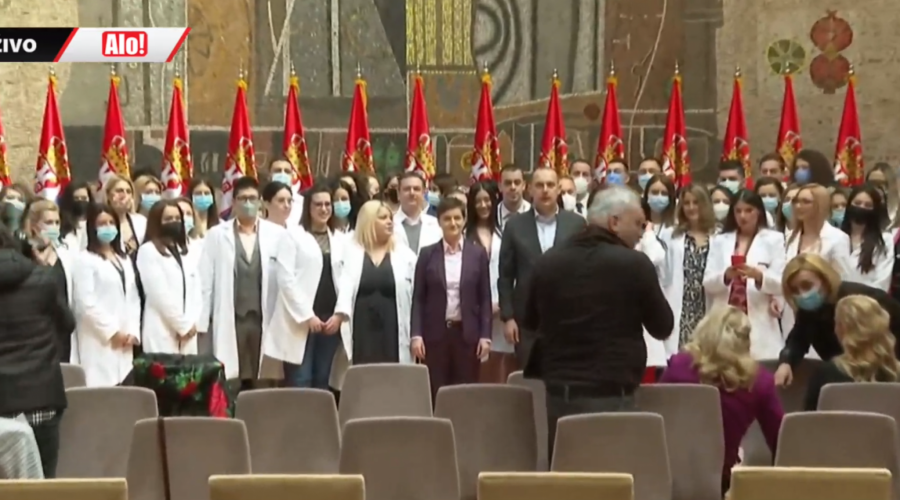 PREDSEDNICA VLADE MLADIM LEKARIMA Hvala vam što ste izabrali ovaj poziv, budite sigurni da će plate nastaviti da rastu (VIDEO)