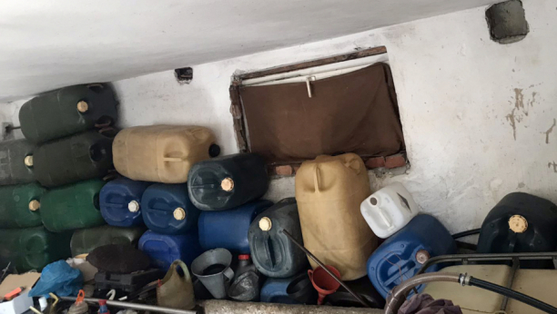 U AKCIJI PLOVNE REKE PREKINUT LANAC ŠVERCA NAFTE Vulin čestitao Jedinici za bezbednost na rekama MUP-a