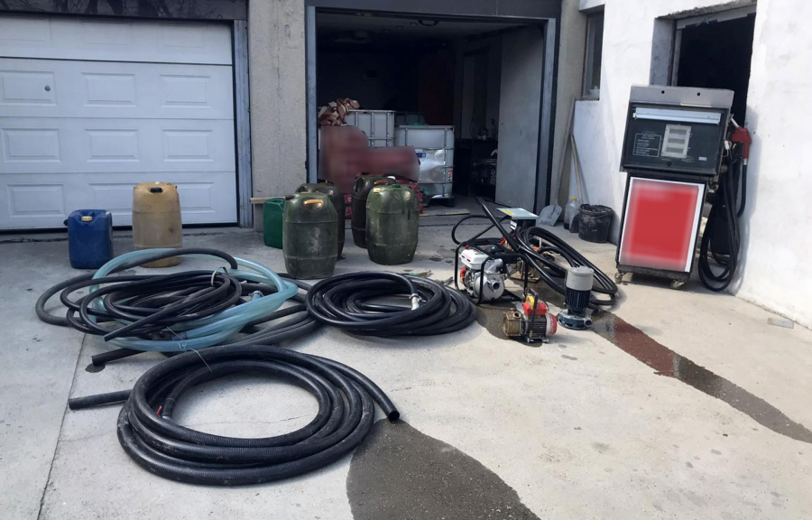 U AKCIJI PLOVNE REKE PREKINUT LANAC ŠVERCA NAFTE Vulin čestitao Jedinici za bezbednost na rekama MUP-a