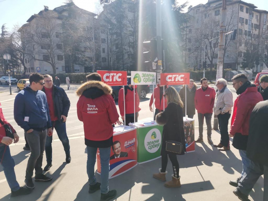 Omladinci SPS i Zelenih Srbije skupljali potpise za izgradnju Doma zdravlja na Bežanijskoj kosi