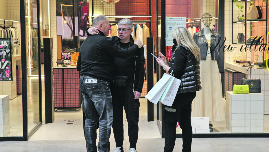 Saša i Suzana u šopingu