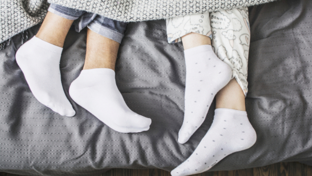 OVO NISMO ZNALI Evo šta se dešava sa našim telom ako spavamo u čarapama!