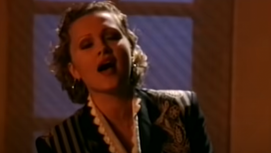 NJEN HIT DEVEDESETIH SU SVI PEVALI! Evo gde je sada popularna pevačica i čime se bavi!