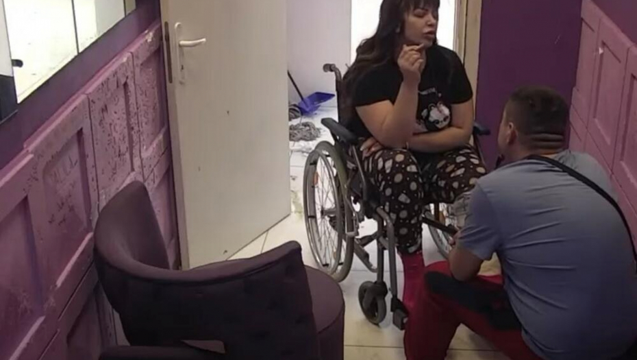 GDE MILJANA OKOM, NENAD SKOKOM! Kulićevu dečku sve sluša, njena reč mu je zapovest, a ovako joj tepa, zadrugari popadali od smeha!