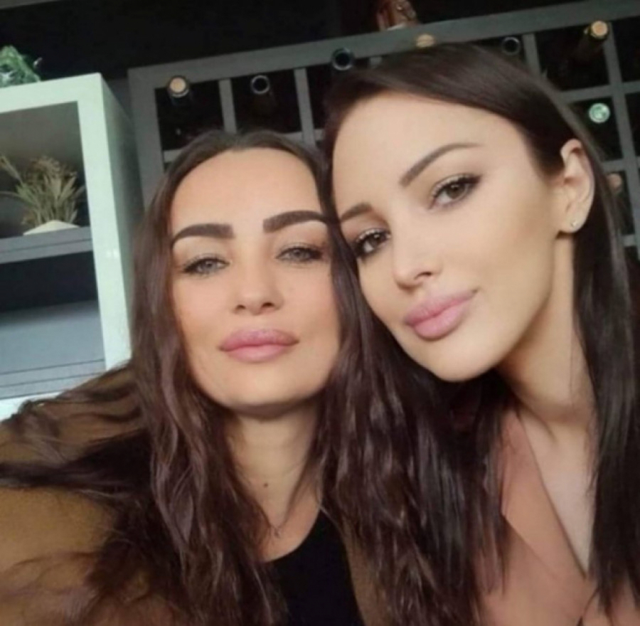 Aleksandra sa majkom