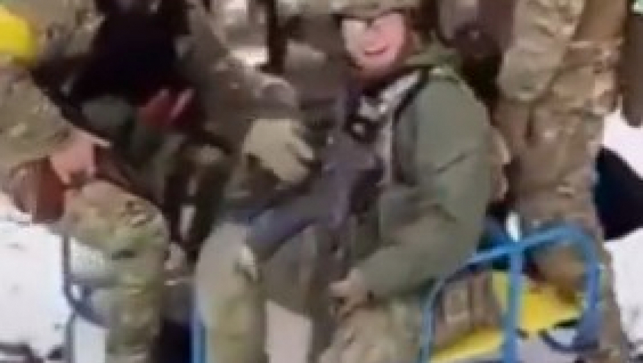 NAJLUĐA SCENA SA ISTOČNOG FRONTA Evo šta radi ukrajinska vojska u pauzi između dve bitke (VIDEO)