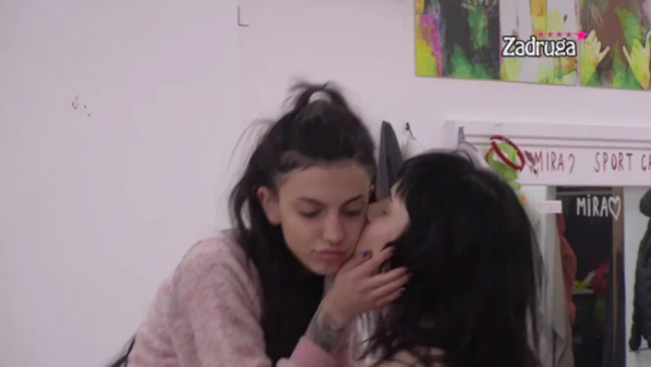 PLESOM MAMILE POGLEDE BUDNIH CIMERA! Zadrugarke uvijale kukovima, pao i poljubac, a evo o kome je reč!