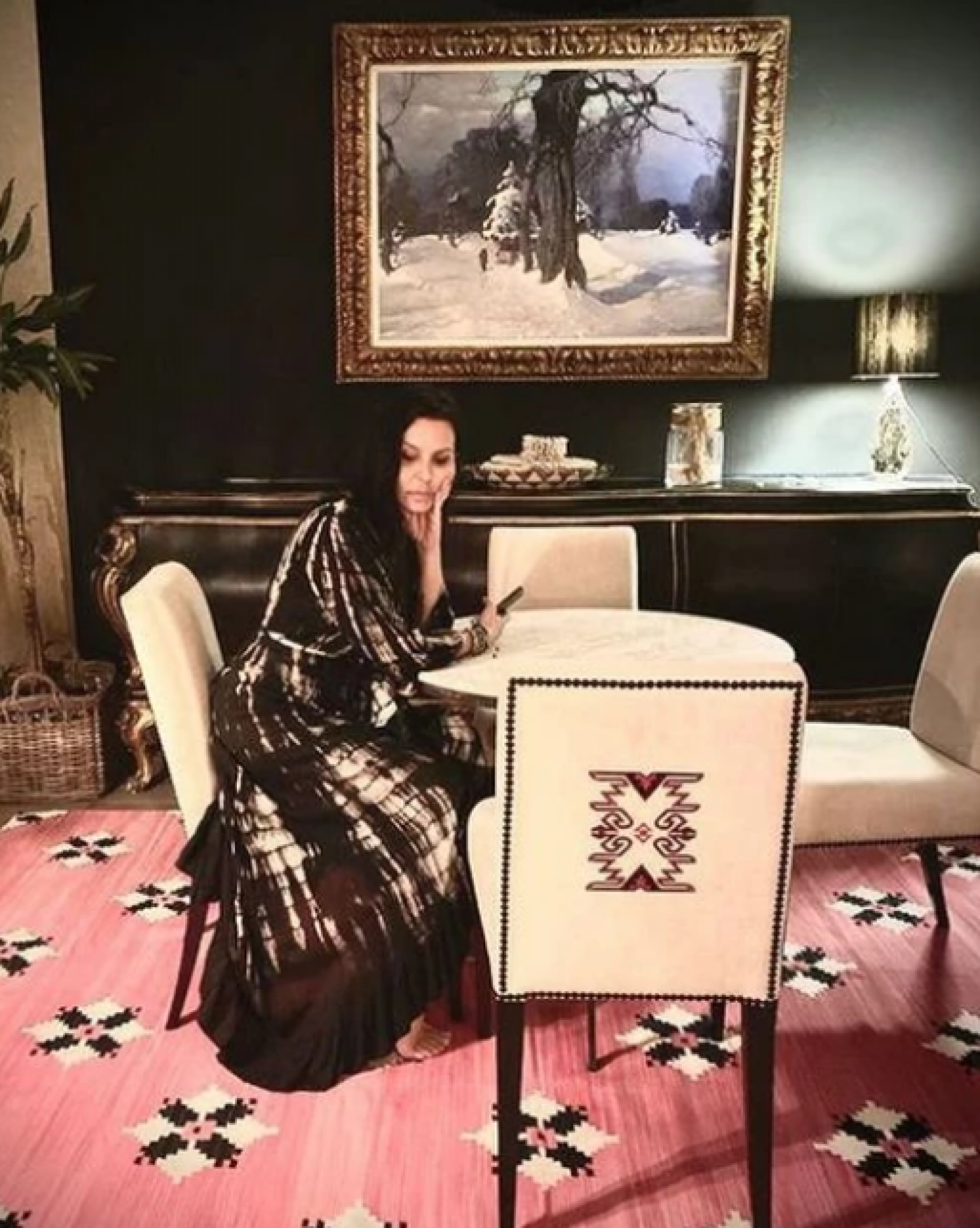 ČULA JE GLASOVE PREDAKA! Rituali Elene Karić urodili plodom, dizajnerka je ovom metodom postigla što niko nije!