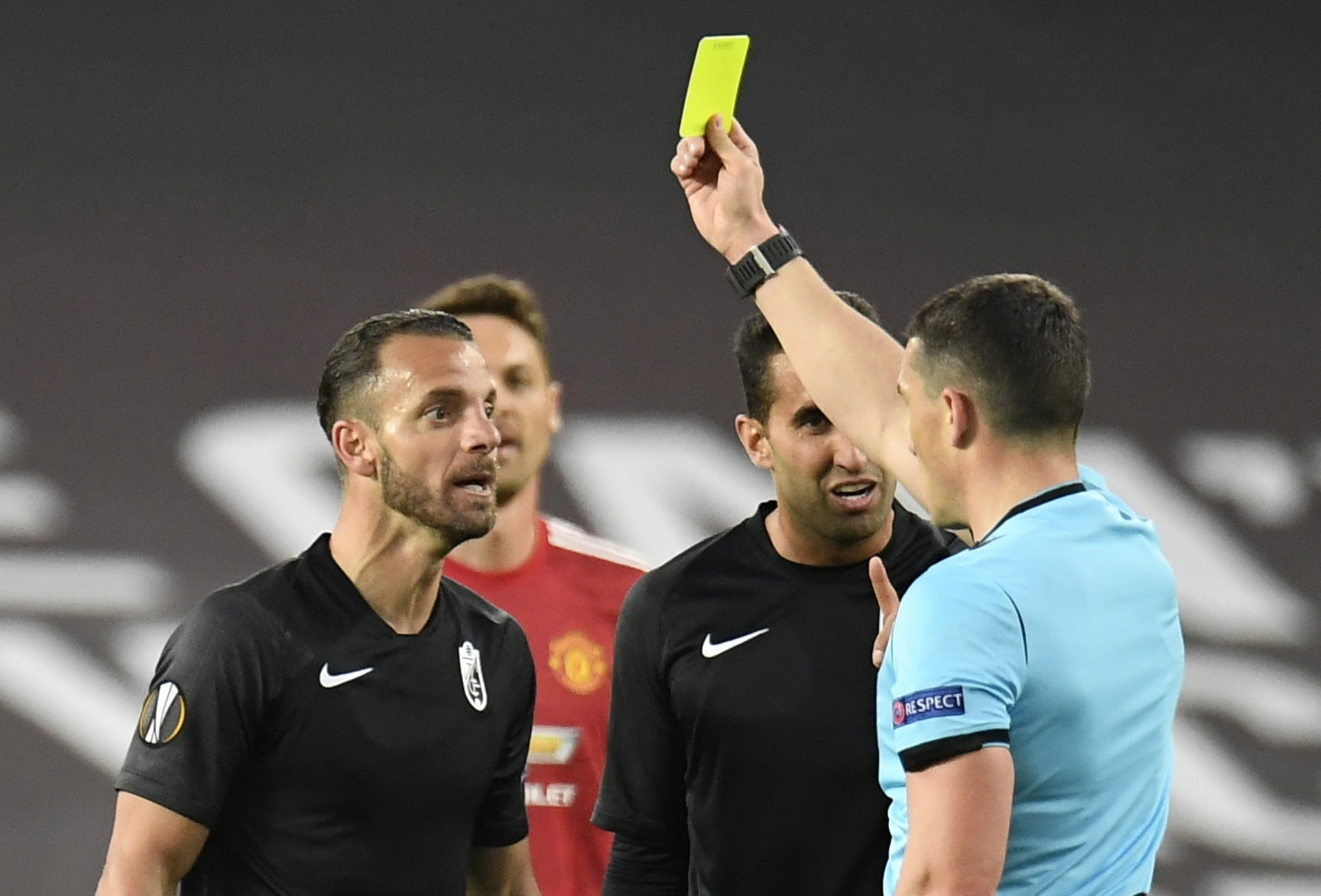 UEFA ŠOKIRALA IZBOROM ARBITRA! Zvezdi sudi Rumun koji je na poluvremenu obećao igraču da će svirati dva penala za njegov tim!