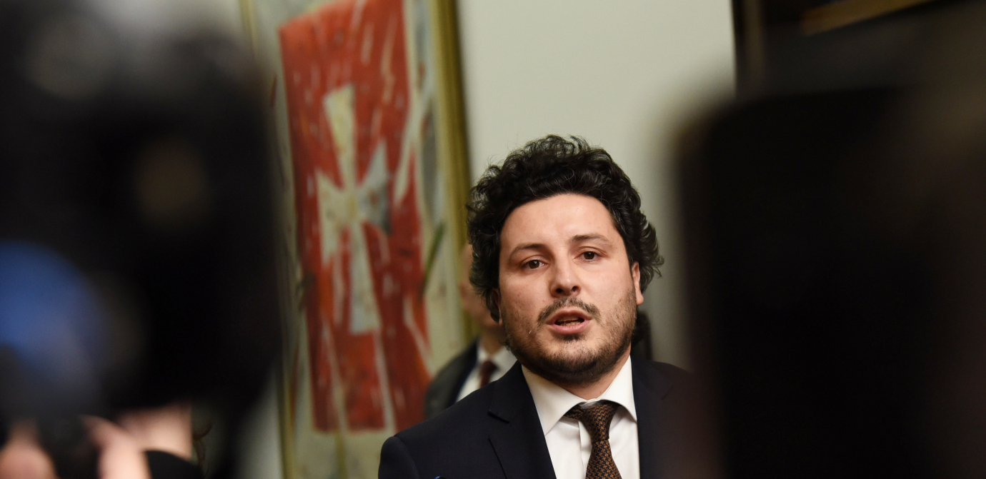 KO JE VELJU NEVOLJU I ''MESARA'' PUSTIO U CRNU GORU? Premijer Abazović sutra pred poslanicima sa specijalnim tužiocem o slučaju Belivuk - Zvicer