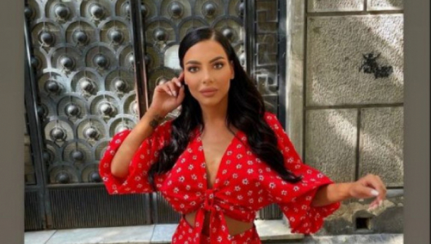 RUSKA REČ SA SNAŽNIM ZNAČENJEM! Otkriveno sve o Heleninoj novoj tetovaži, posvećena je njenom suprugu! (FOTO)