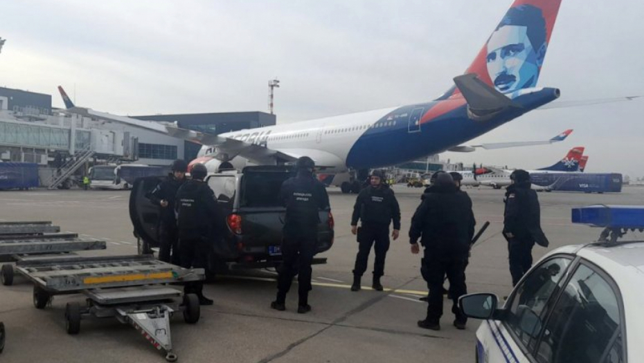 POLICIJA SE OGLASILA O "BOMBI" U AVIONU ZA MOSKVU Radi se na identifikaciji osobe koja upućuje lažne dojave (FOTO)