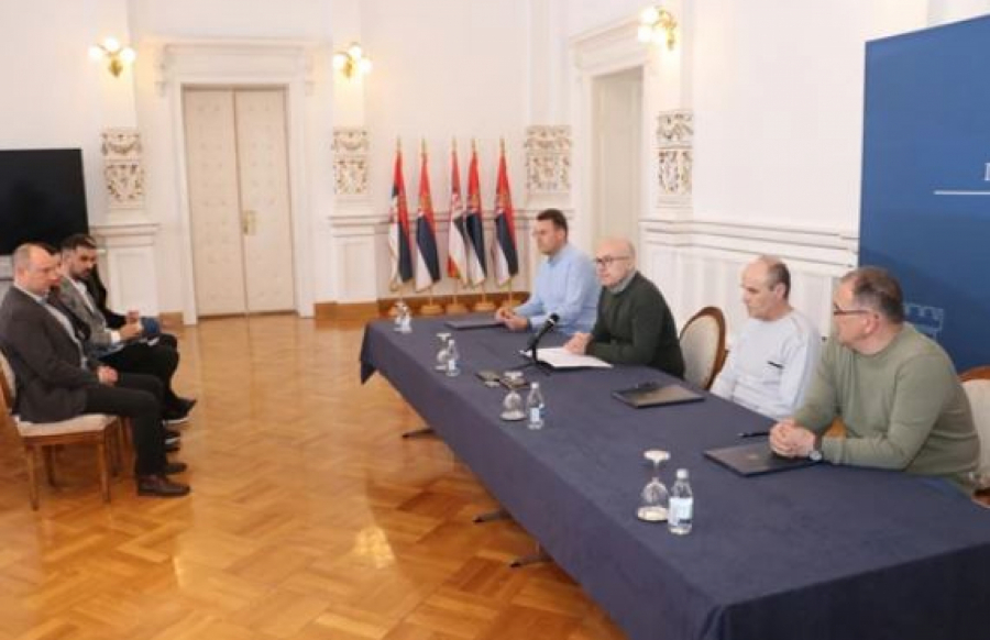 POTPISAN NOVI KOLEKTIVNI UGOVOR SA SINDIKATIMA Minimalna zarada u javnim preduzećima u Novom Sadu izjednačena sa sa republičkom