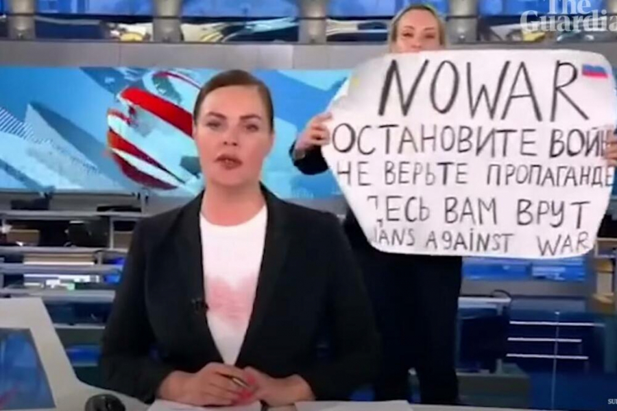 RUSIJA IZREKLA NOVČANU KAZNU Žena koja je prekinula TV program platiće 30.000 rubalja