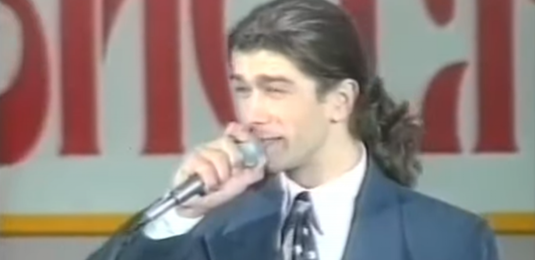 OSVAJAO JE ŽENSKA SRCA DUGOM KOSOM! Nizao je hitove, a onda se povukao sa estrade i evo kako danas izgleda! (FOTO)