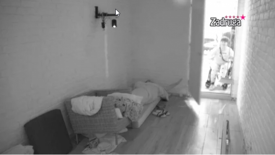 KARAMBOL U ZADRUZI! U istom krevetu Zola, Bebica i Miljana?!