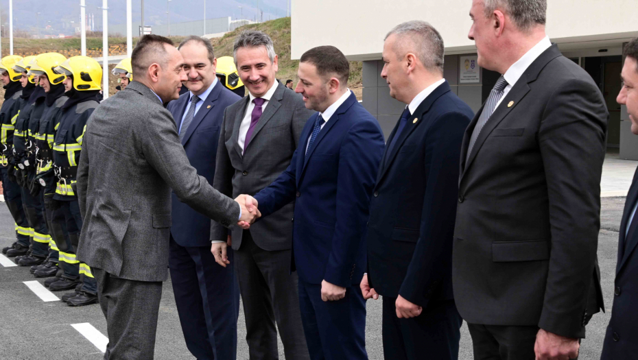 VULIN OTVORIO NOVI REGIONALNI CENTAR ZA VANREDNE SITUACIJE U VRANJU Srbija ceni rad svih pripadnika MUP-a, posebno naših vatrogasaca (FOTO)