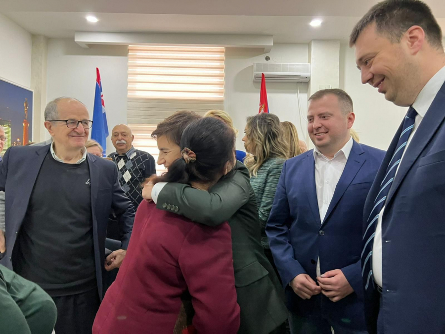 TOPAO ZAGRLJAJ I LJUDSKA REČ Ana Brabić zahvalila penzionerima Zvezdare na podršci (FOTO/VIDEO)