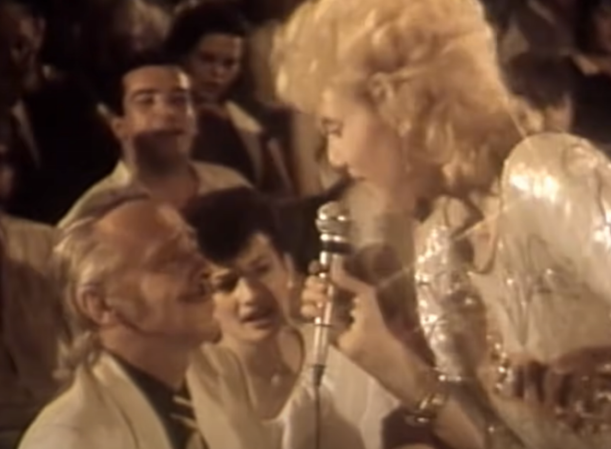 OSLOBODITE SE NAPETOSTI I UMORA OČAS POSLA Lepa Brena otkrila da se potpuno odmori za 15 minuta radeći ovu stvar