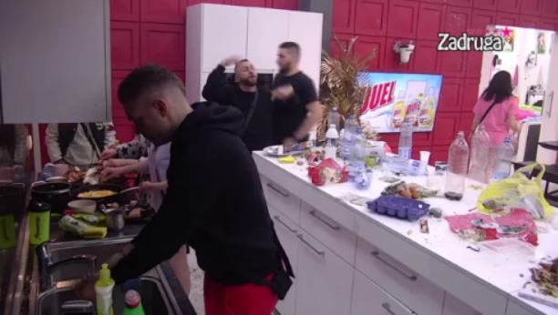 DEVOJČICU OD 20 MENJAŠ ZA ONU OD 18 GODINA! Zadrugar žestoko ponizio Nenada Aleksića Ša, izgovorio mu nešto što niko nikad nije!