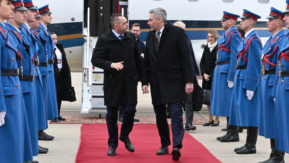 NEHAMER U BEOGRADU Ministar Vulin svečano je dočekao kancelara Austrije (FOTO)