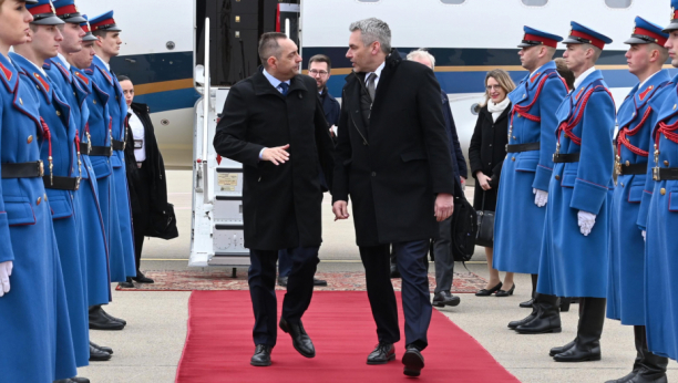 NEHAMER U BEOGRADU Ministar Vulin svečano je dočekao kancelara Austrije (FOTO)