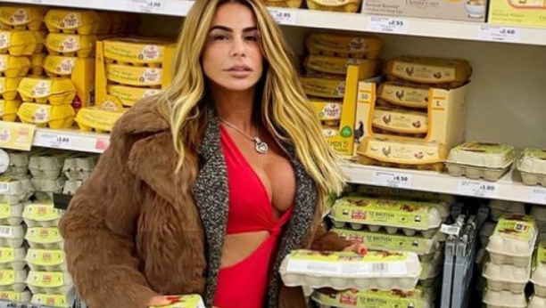 ANDREA JE BAKA, IMA 53 GODINE I MUŠKARCI OTKIDAJU ZA NJOM šokiraćete se kada čujete koliko jaja pojede mesečno da bi bila ovako zgodna!