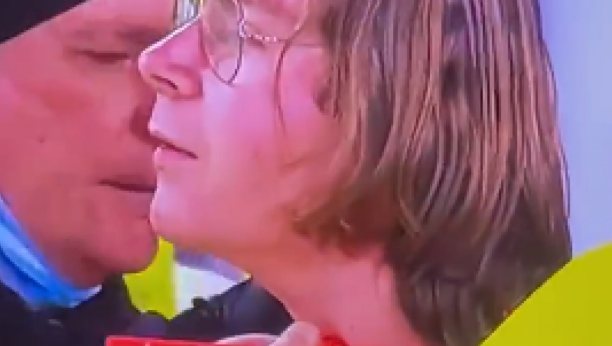 STRAŠNE SCENE I POKUŠAJ SAMOUBISTVA? Utrčao na teren, vezao se za stativu, svi u šoku! (VIDEO)