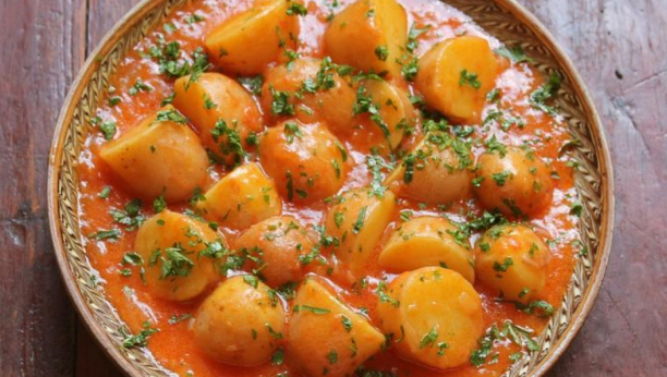 SAMO NA OVAJ NAČIN SE SPREMA MANASTIRSKI PAPRIKAŠ Jeftin starinski obrok, podjednako i ukusan i zdrav