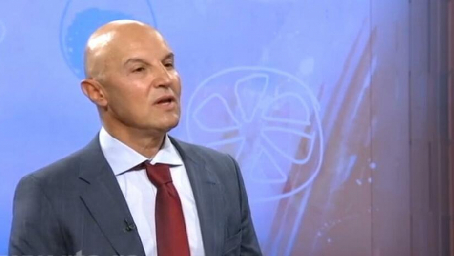 OKREPLJUJU, JAČAJU IMUNITET, USPORAVAJU STARANJE... Dr Vukomanović upozorava Srbe da ne kupuju "vitaminske infuzije", "najveće žrtve prevare su teško bolesni i lakoverni"