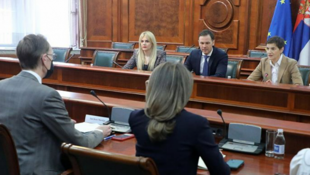 Ana Brnabić i Siniša Mali na sastanku sa delegacijom MMF-a (FOTO)