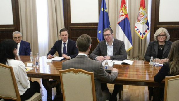 Predsednik Vučić i ministar Mali sa misijom MMF (FOTO)