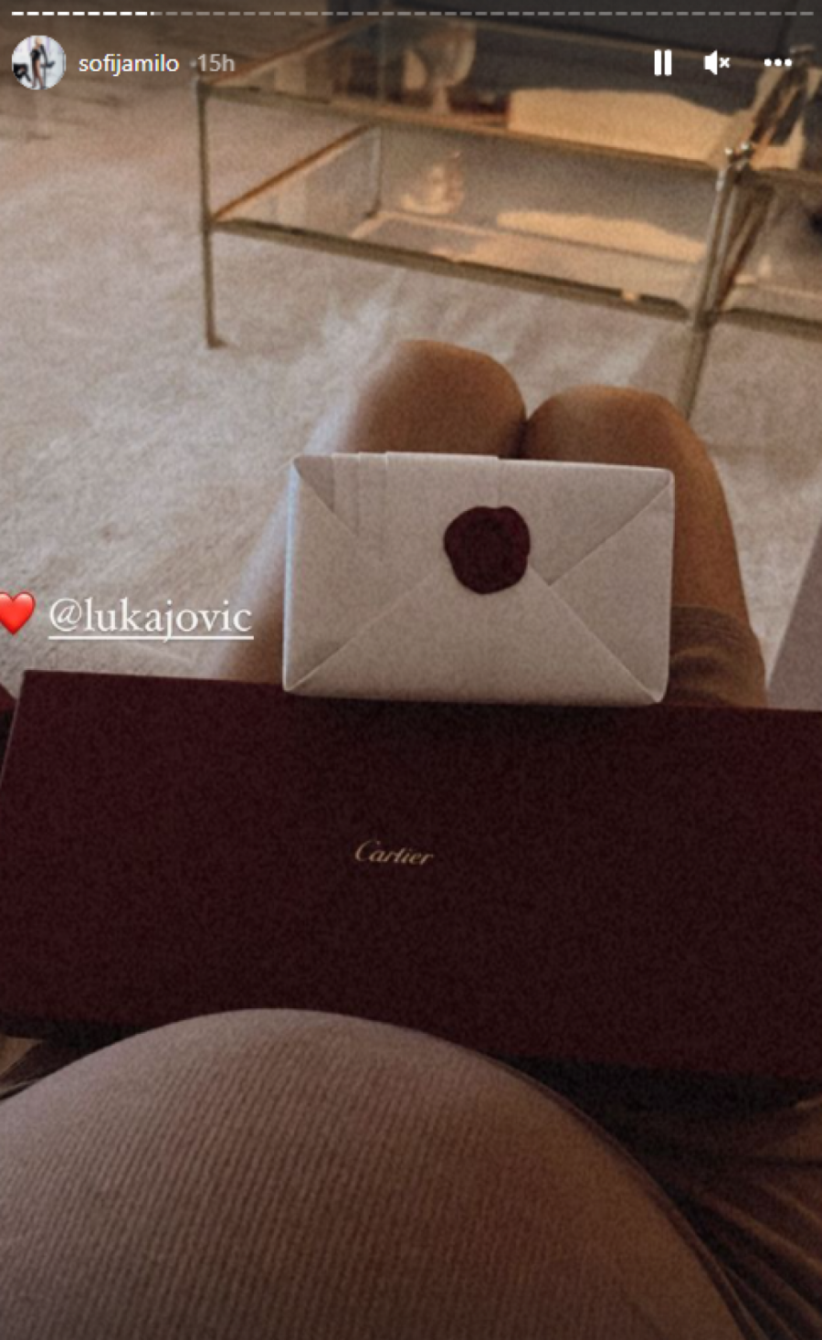 DIJAMANTI NA SVE STRANE! Sofija Milošević dobila skupoceni poklon od svog izabranika, a onda joj se ova pevačica obratila! (FOTO)