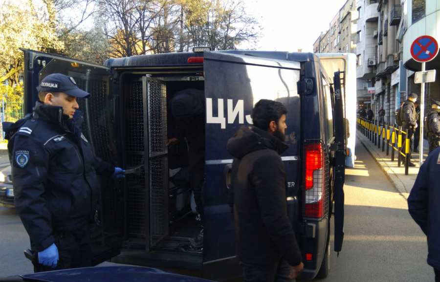 AKCIJA POLICIJE MUP sproveo 85 ilegalnih migranata u prihvatni centar