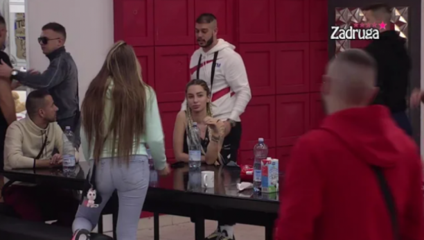 DAJEŠ DEVOJCI MAJICE KOJE SAM TI JA KUPILA! Dalila i Dejan nastavljaju, Dragojevićka bez dlake na jeziku: Džumaro jedna pokvarena!