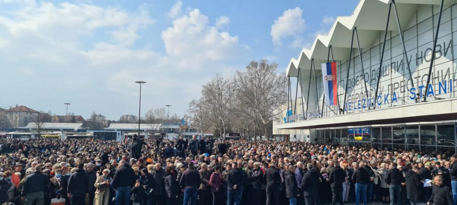 NOVOSAĐANI ČEKAJU PREDSEDNIKA VUČIĆA I BRZI VOZ 