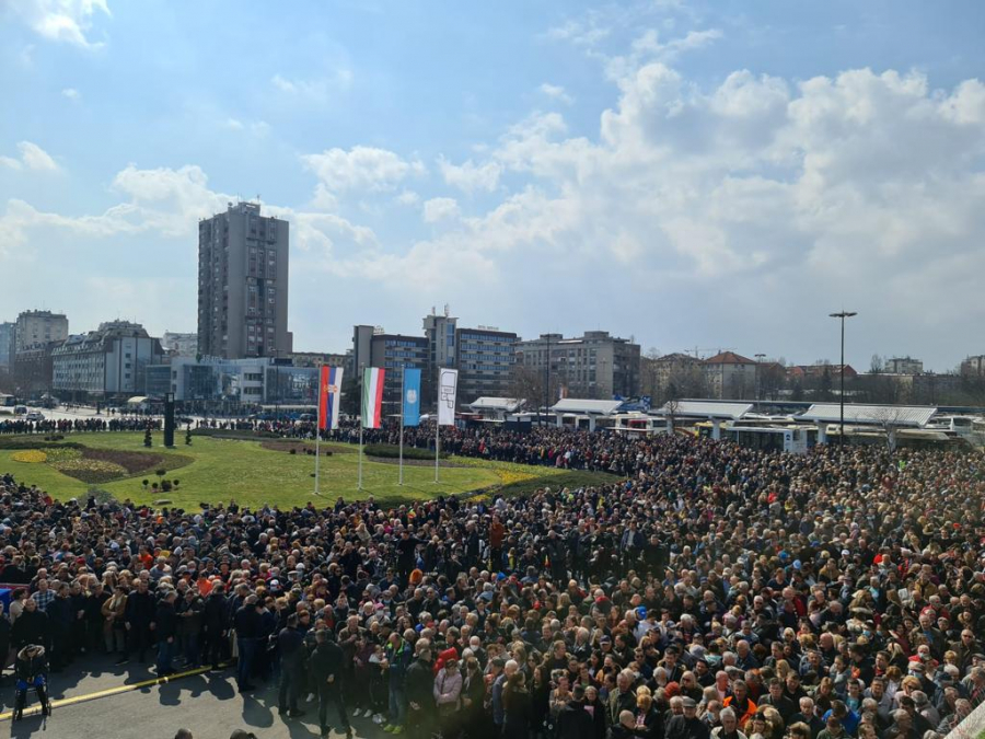 NOVOSAĐANI ČEKAJU PREDSEDNIKA VUČIĆA I BRZI VOZ 