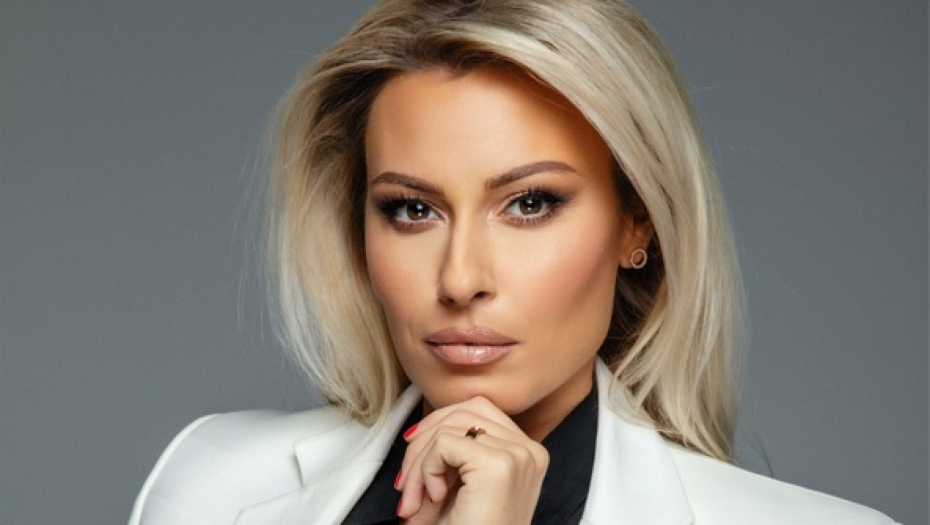 DAJANA PAUNOVIĆ DOŽIVELA SAOBRAĆAJKU Voditeljkino vozilo sletelo s puta