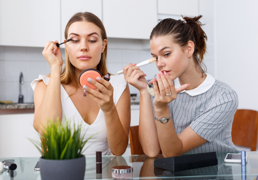 MAJKE OD DEVOJČICA PRAVE STARLETE Lečeći svoje komplekse, plaćaju im čak i ove tretmane koje ne rade ni sve odrasle žene