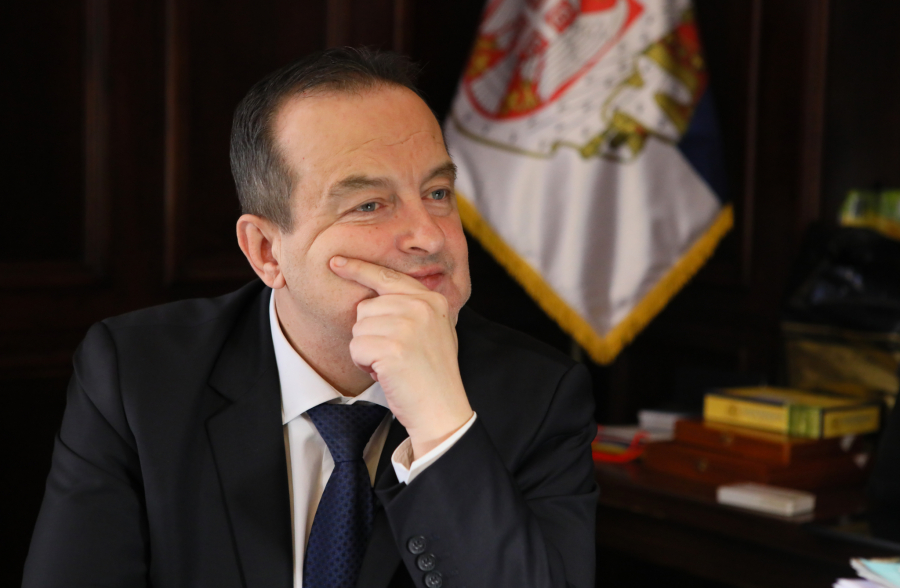 ČLANOVI VLADE SRBIJE NE OBELEŽAVAJU 1. MAJ NA TRADICIONALAN NAČIN: Ništa od vola na ražnju, ministri ostaju kod kuće