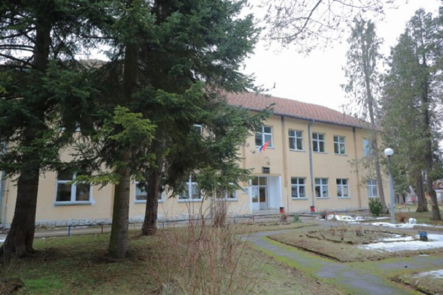 BIBLIOTEKA ZA SVE Đaci u seoskim mesnim zajednicama moraju imati iste uslove za rad i obrazovanje kao i deca u gradskim školama