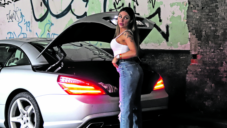 SANDRA AFRIKA OTKRILA TRIK FARBANJA JAJA Pevačica poštuje običaje, a evo kako će provesti Vaskrs