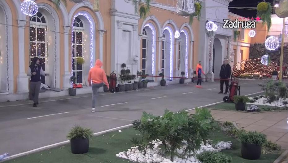 ZABORAVILI NA SVAĐE! Zadrugari odlučili da se zabave i da nedelju veče učine posebnom!