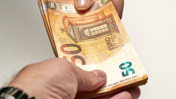 NBS ODREDILA KURS ZA PONEDELJAK Dinar ojačao u odnosu na evro