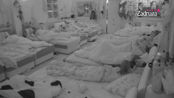 DALILA NA APARATIMA! Filip Car ljubio Anu naočigled svih prisutnih, ne krije emocije, obnovili romansu!