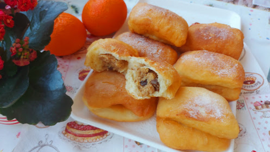 ZASLADITE SE I UŽIVAJTE  Domaće kiflice sa suvim grožđem i orahom, posno, a tako dobro