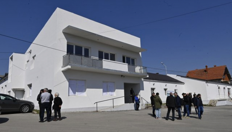 VESIĆ OBIŠAO VELIKE INFRASTRUKTURNE RADOVE U GROCKOJ Rekonstruiše se i Dom kulture u Brestoviku