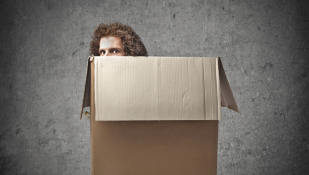 Pokušao da pobegne iz zemlje pretvarajući se da je plišana igračka, a zbog ove zabrane teško mu se piše! (FOTO)