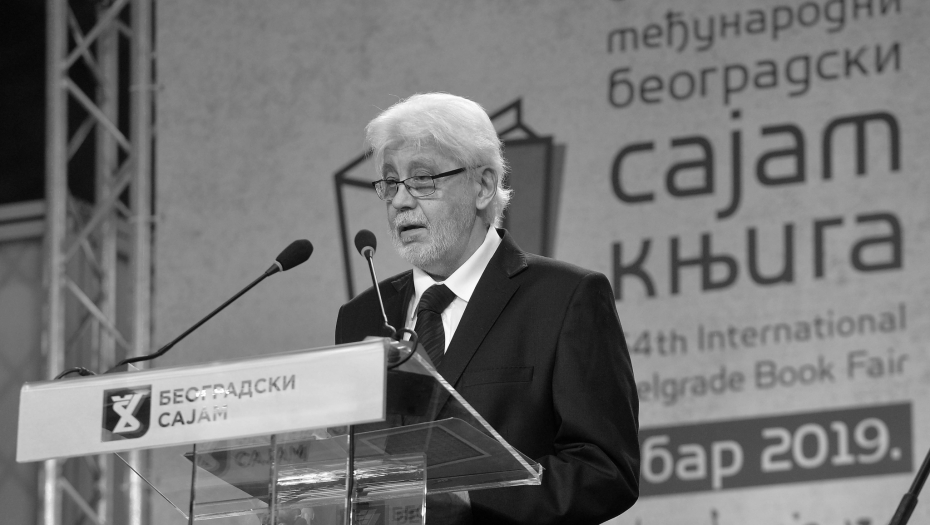 BOGATA BIOGRAFIJA MILOVANA VITEZOVIĆA Autor je 40 knjiga i dobitnik brojnih nagrada